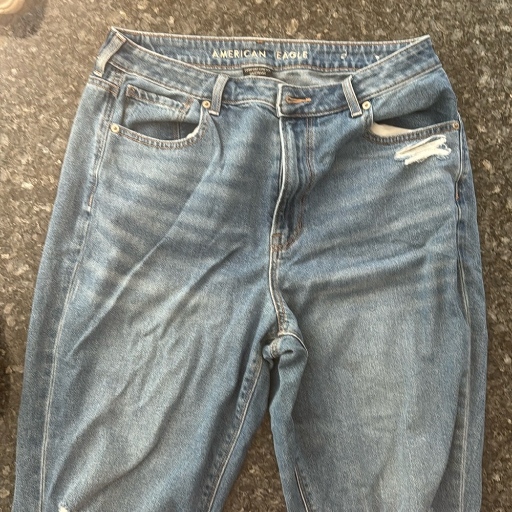 American Eagle Women’s Mom Jean